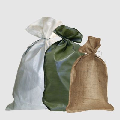 Sandsäcke aus diversen Materialien